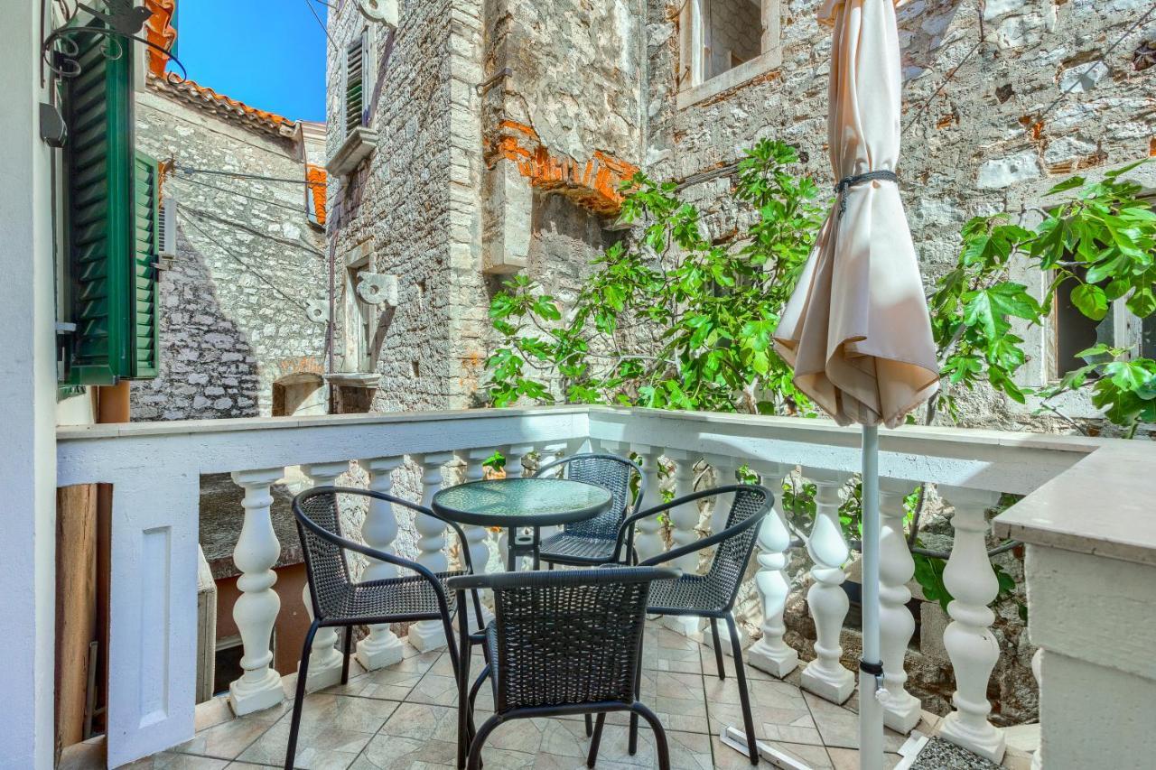 Old Stone House St Lawrence In The Heart Of Sibenik'S Old Town Apartment Exterior foto