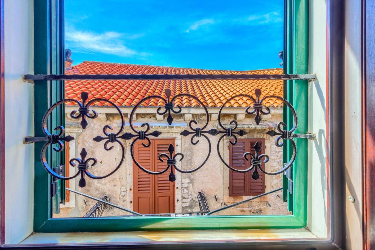 Old Stone House St Lawrence In The Heart Of Sibenik'S Old Town Apartment Exterior foto